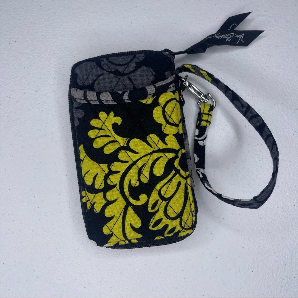 VERA BRADLEY All In One Wristlet in the pattern Baroque Zip ID Wallet